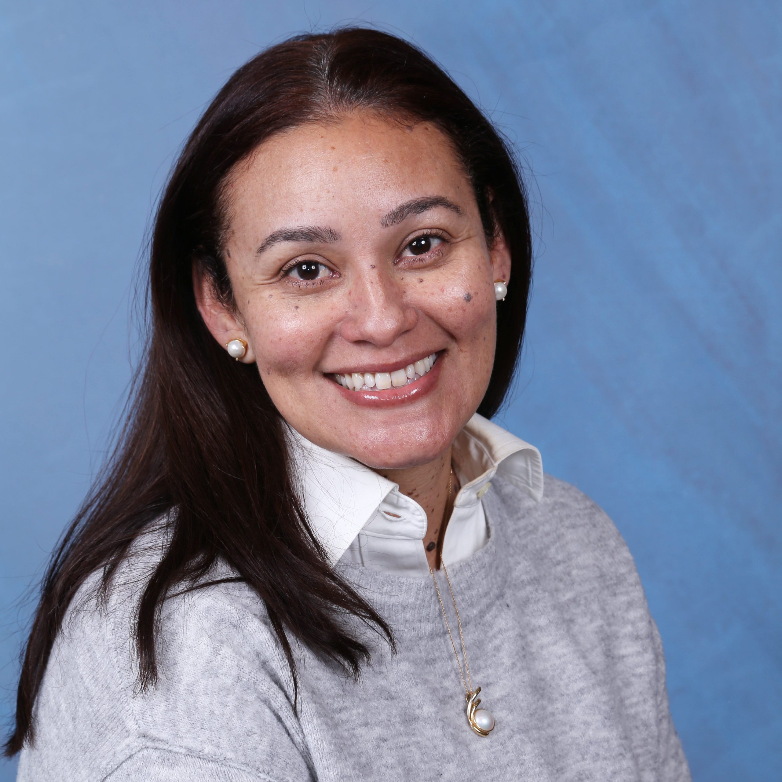 Rosemarie Hernandez : Advancement Manager